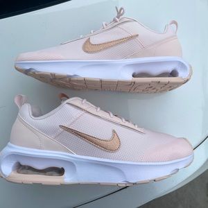 Women’s Nike Air Max INTRLK Lite